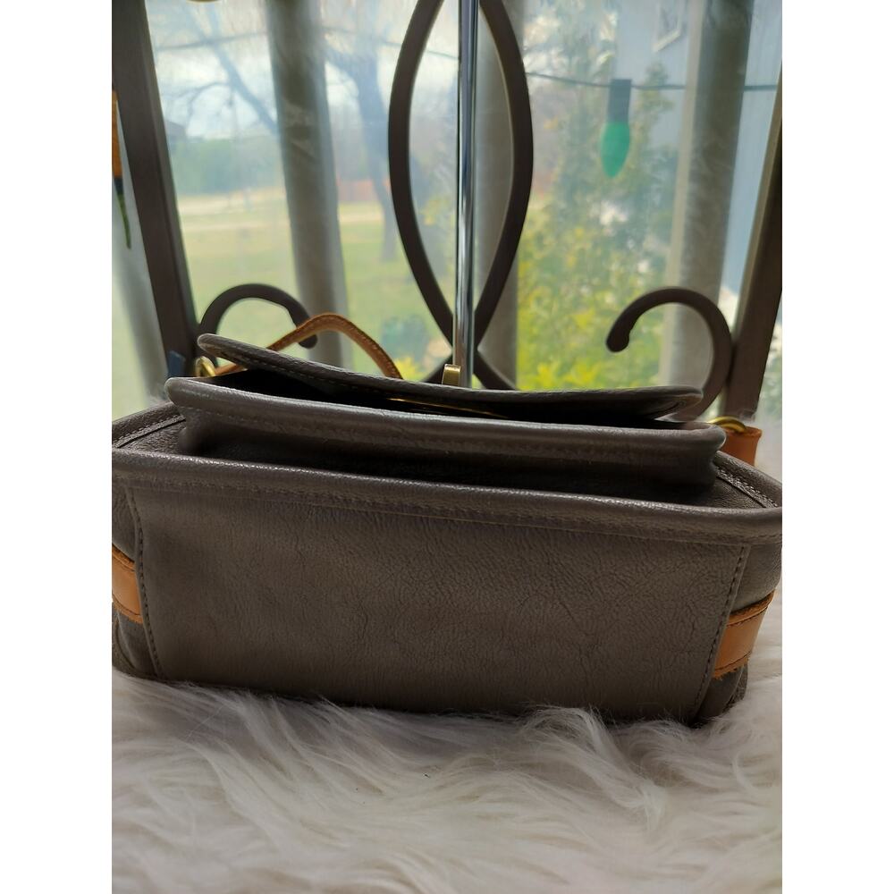 5213) Vintage Fossil 'Long Live' Taupe and Tan Leather Crossbody Shoulders Bag - Picture 6 of 11